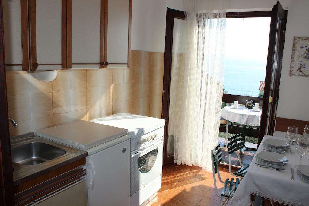 Apartments Petrada 오미스 객실 사진